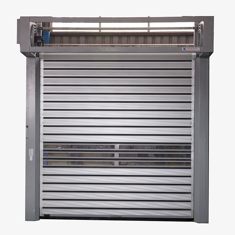 Zerk bereizten ditu Abiadura Handiko Ate bat ate arrunt batetik