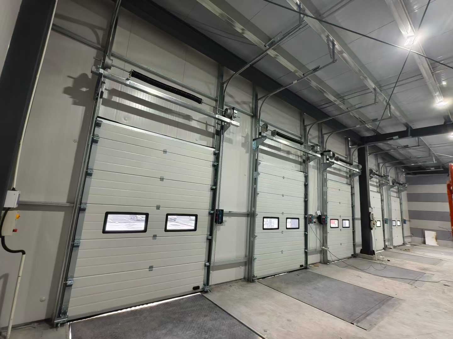 Sekzio-ate industrialak eta kai-mailagailuak biltegietako proiektuetarako bidalketa